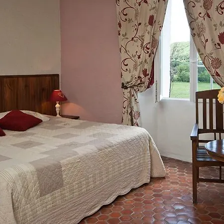 Domaine De Bertrandy Bed & Breakfast *