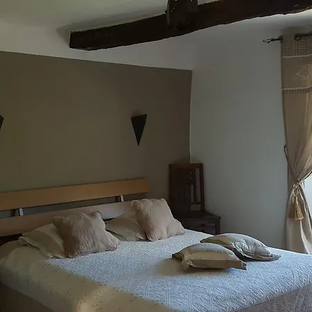 Domaine De Bertrandy Bed & Breakfast *