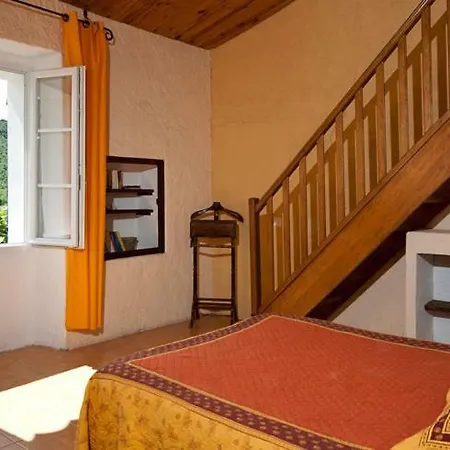 Domaine De Bertrandy Bed & Breakfast *